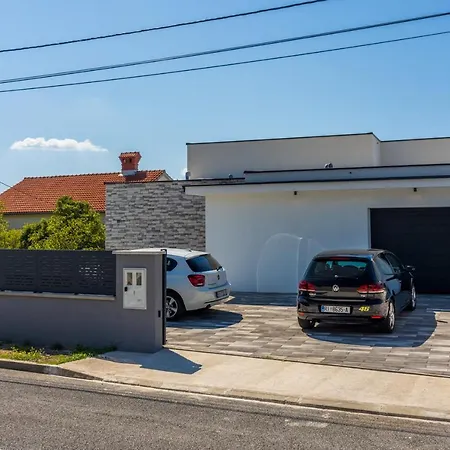 Villa Nina Smrika