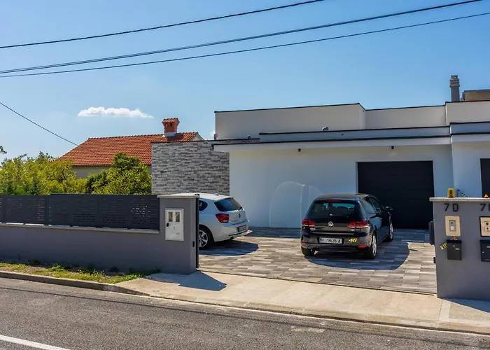 ヴィラ Nina Šmrika