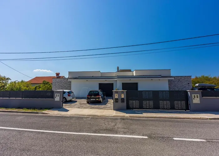 Nina ヴィラ Šmrika